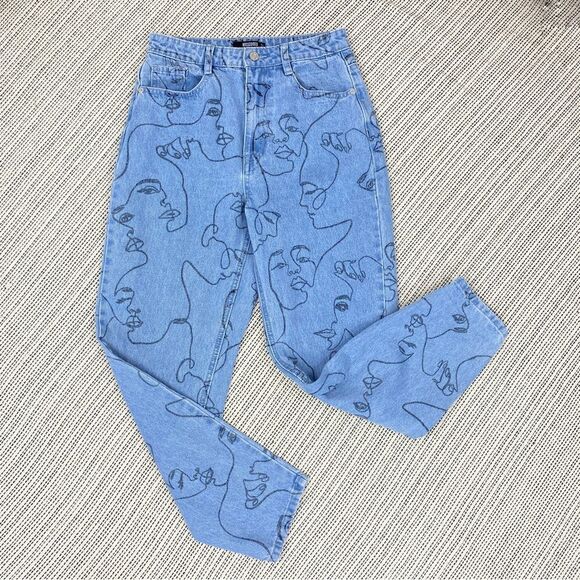 Missguided Faces Line Art Print High Rise Tapered Mom Jeans Blue 4P Petite - Picture 3 of 13